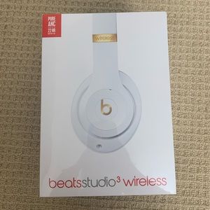 NEVER OPENED wireless beats studio3